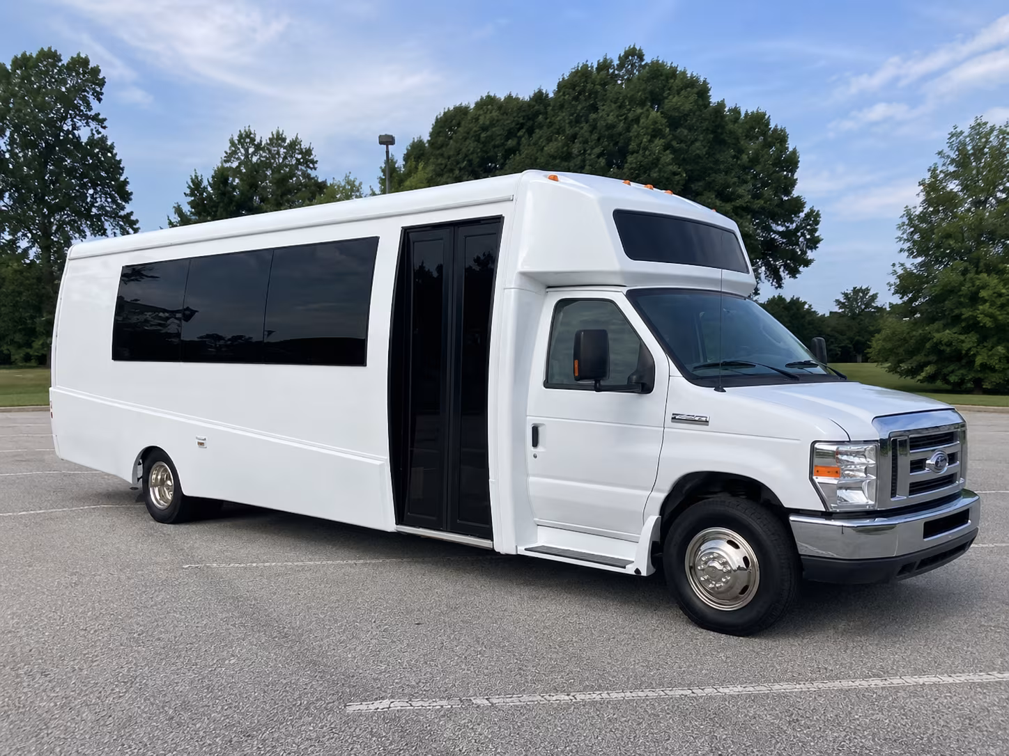 st cloud 18 passenger party bus